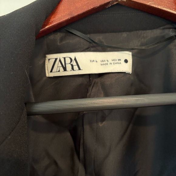 Zara Women's Classic Black Blazer with Gold Accents - Picture 4 of 7